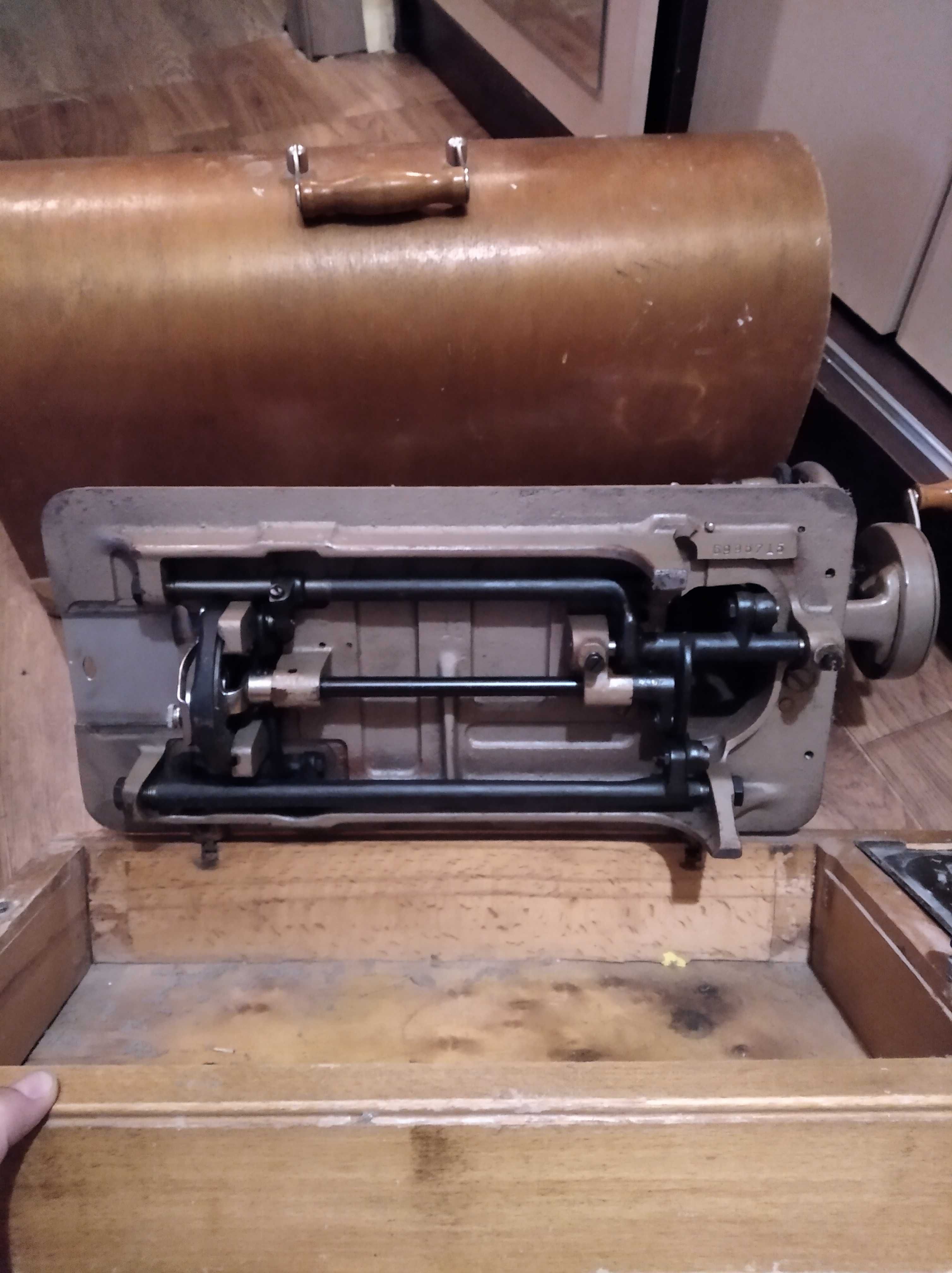 Ручная швейная машинка Подольск 1-м