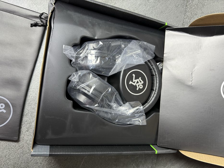 Моніторні навушники Mackie MC-250