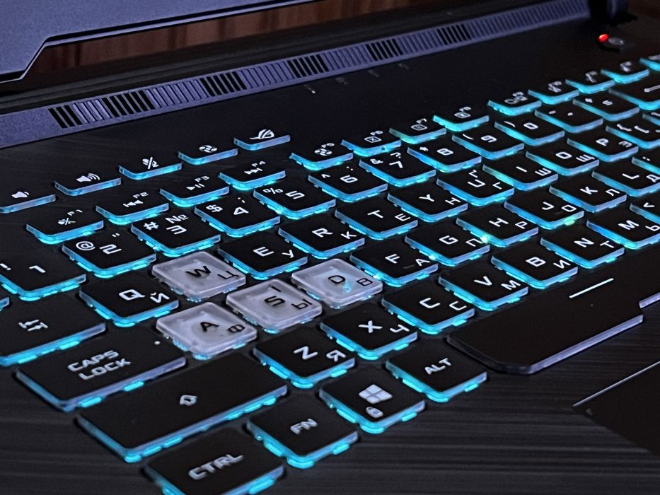 Asus ROG Strix 15, GTX1660ti, 120hz