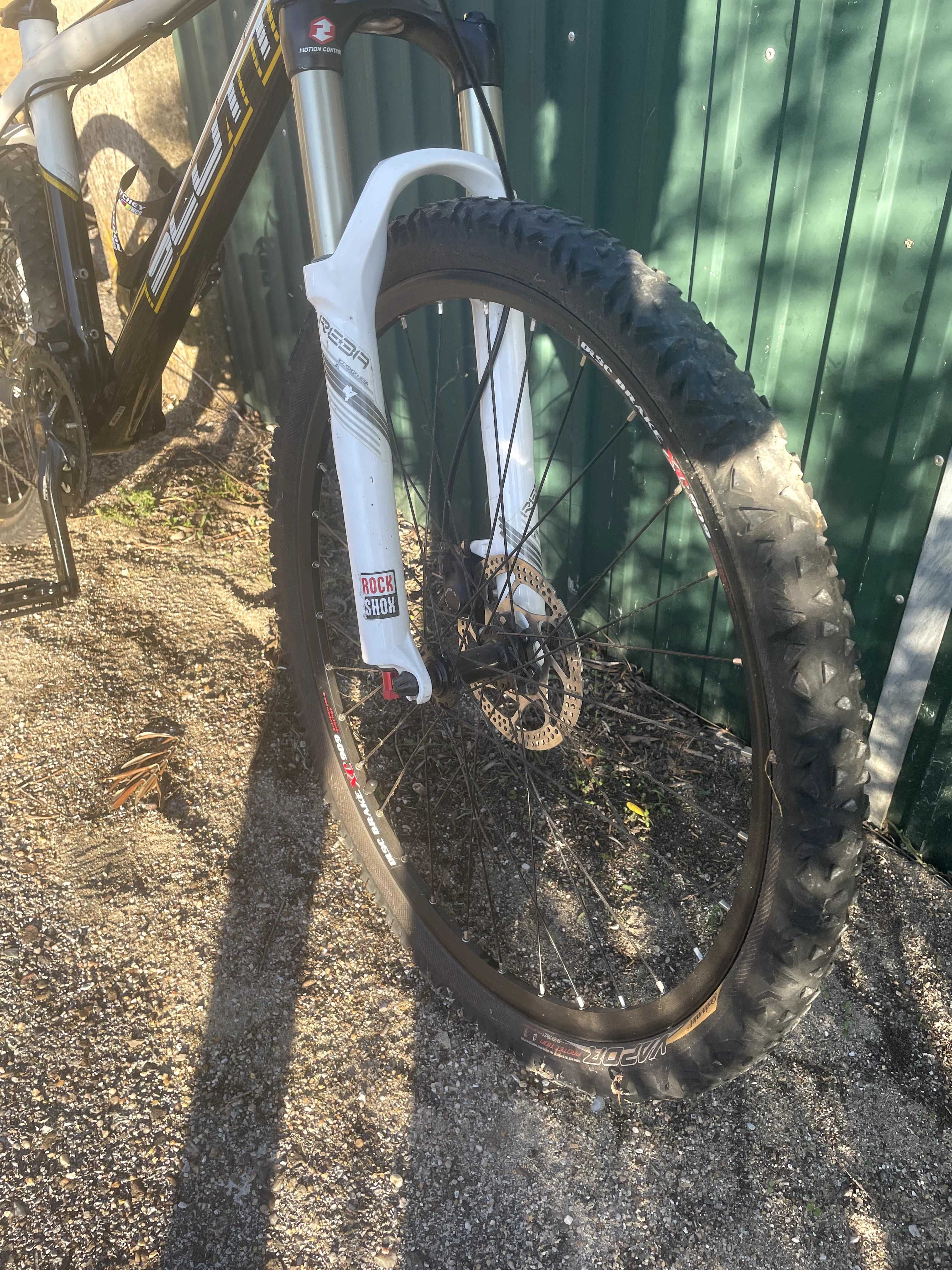 Bicicleta SCOTT SCALE Full carbono