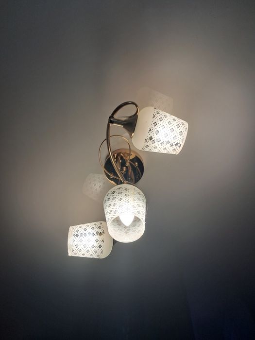 Продаємо люстри,світильники в хорошому стані