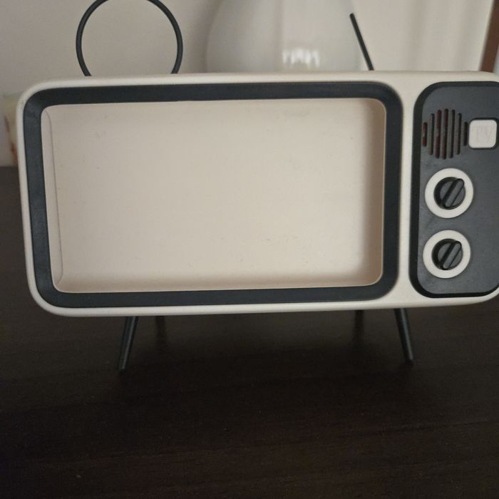 Mobilny głośnik Bluetooth  w stylu retro TV na smartfon