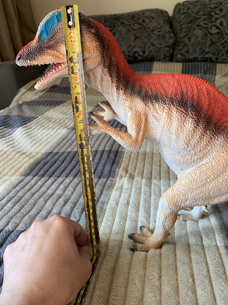 Большой динозавр ( дилофозавр) 51*29см