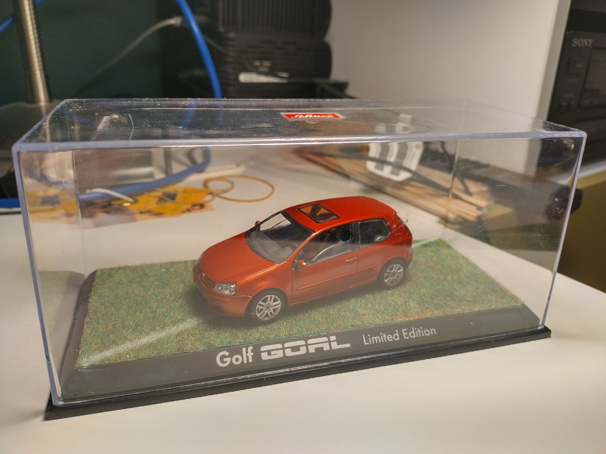 Volkswagen VW Golf V 3D (03–08) 1:43 Schuco