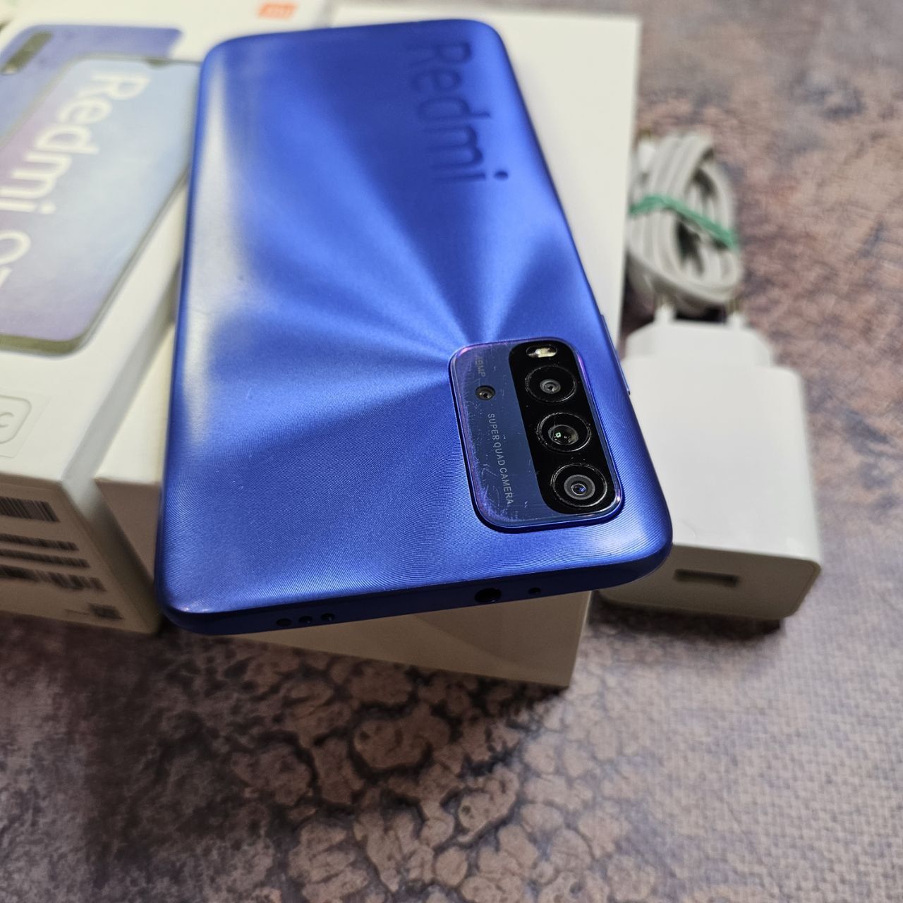 Xiaomi Redmi 9T 4/64 гб
Стан 9/10, екран ідеальний,