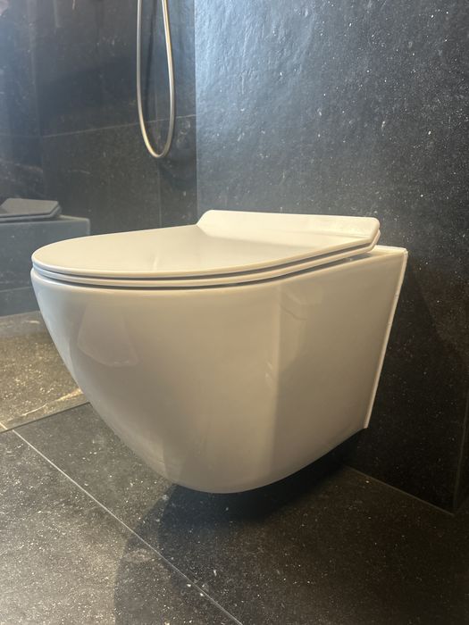 Miska WC wiszące, deska wolnoopadajaca