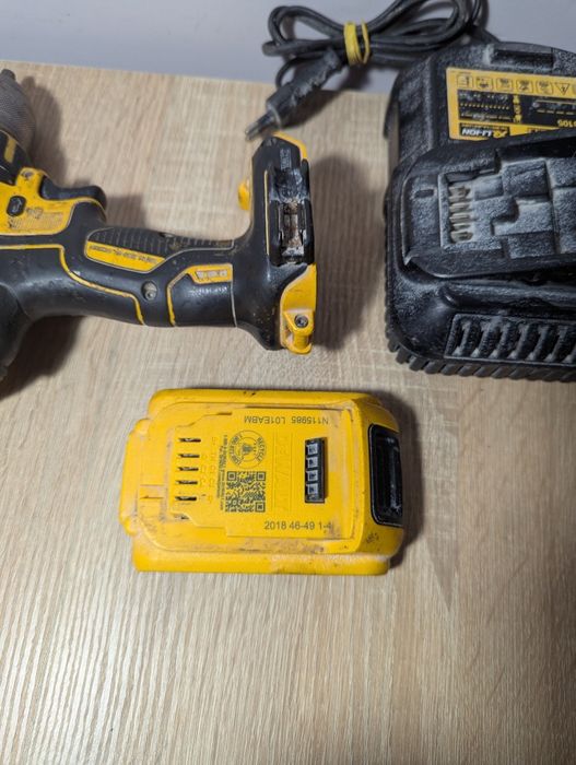 DeWalt dcd790 + акумулятор+ зарядне