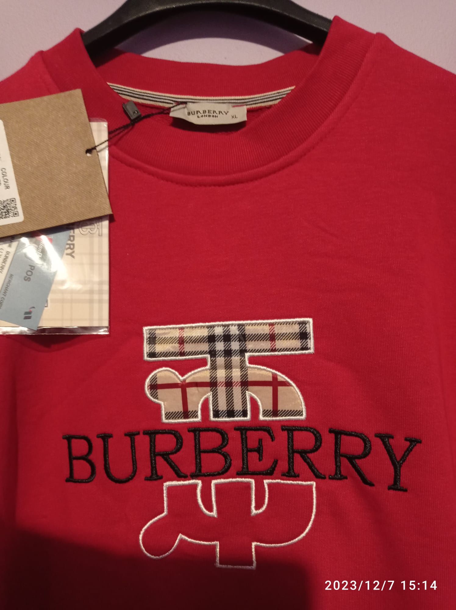 Bluza BURBERRY W kolorze  Czerwonym.