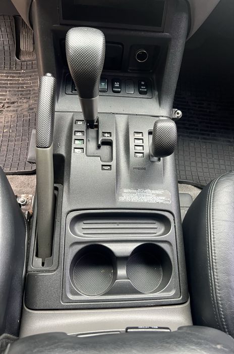 Міцубісі Паджеро,надійний джип,все працює.