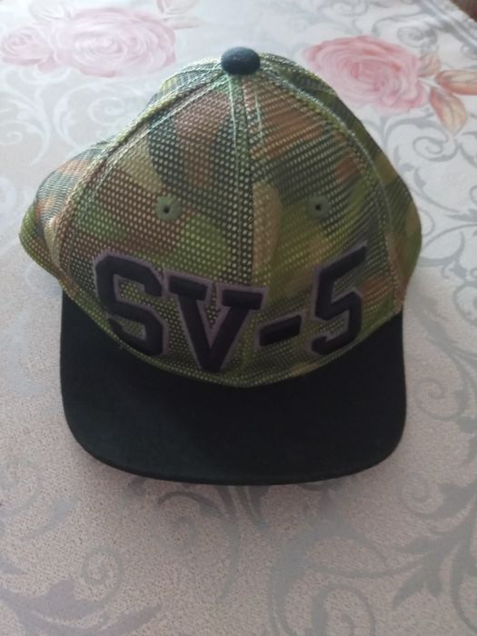 Nowa czapka z wygiętym daszkiem chłopięca 7-10 lat