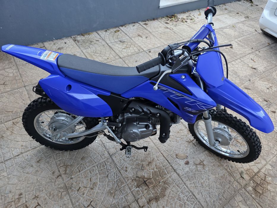 Yamaha TT-R110  com um motor a 4 tempos