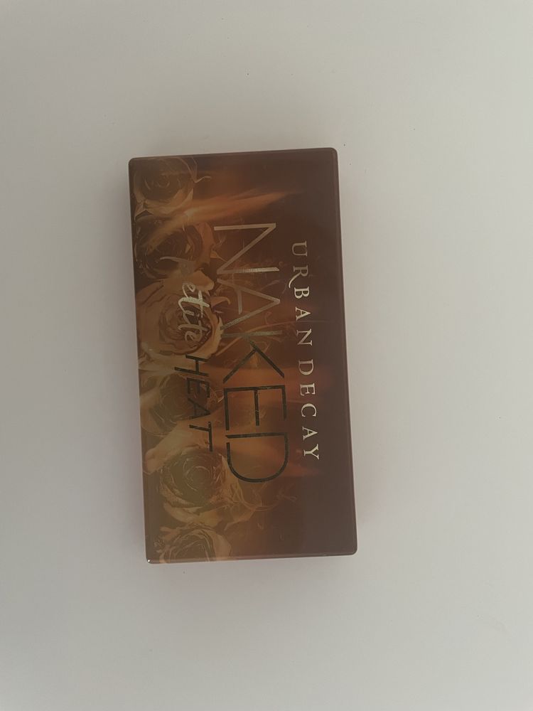 Vendo paleta de olhos URBAN DECAY petit HEAT