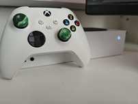 Xbox Series S 512 GB - Stan bardzo dobry - W zestawie pad i kable