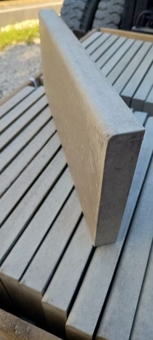 Obrzeża betonowe gładkie