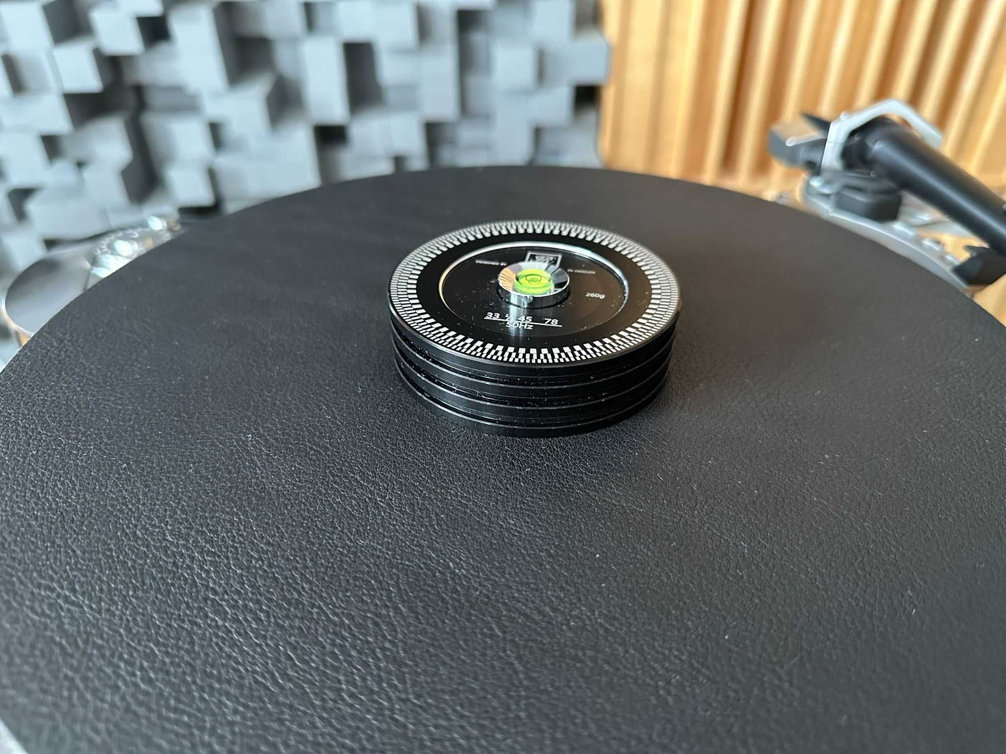 Docisk gramofonowy produkcji JR Audio o masie 260g