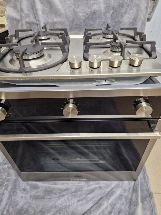 Piekarnik i płyta gazowa w zestawie firmy BERTAZZONI