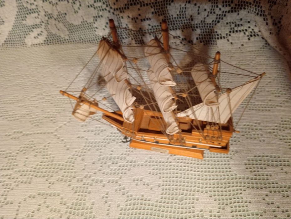 Model drewnianego statku Confection.