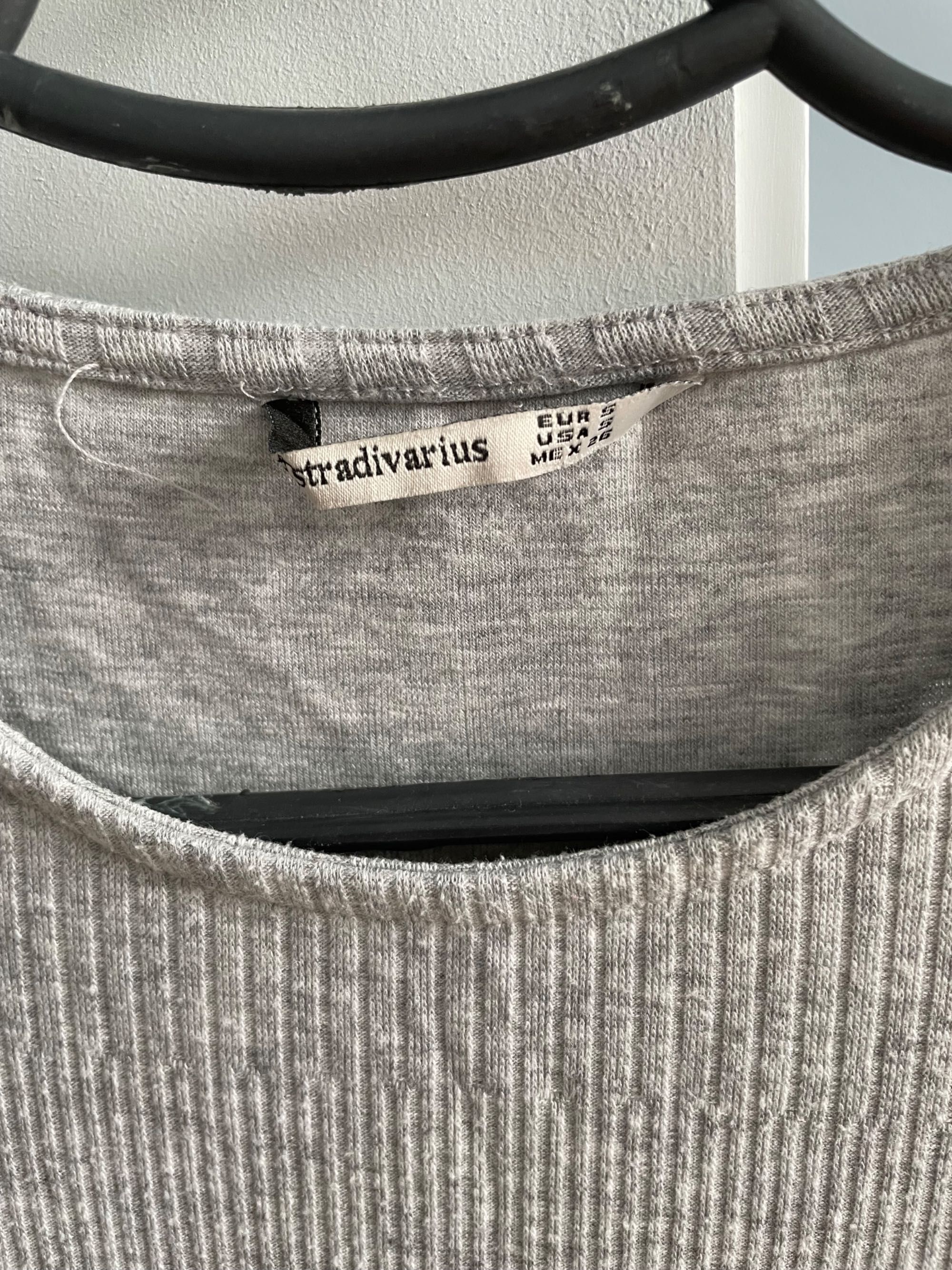 Dresowa sukienka Stradivarius
