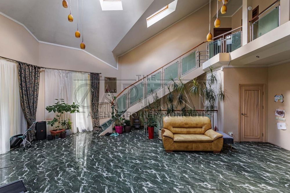 Оренда будинку біля Оболоні 450м2 120 соток у мальовничій лісовій зоні