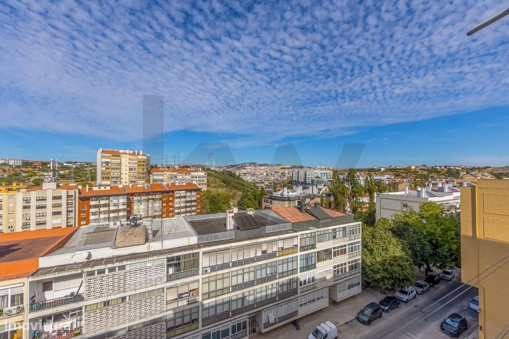 T2 para remodelação com vista desafogada – Lumiar, Lisboa
