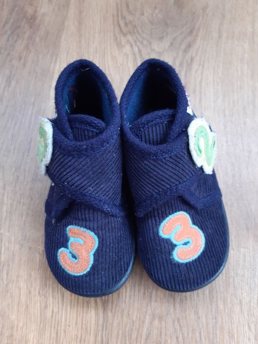 Pantufas da marca Vul-ladi n 23, 27 e 30