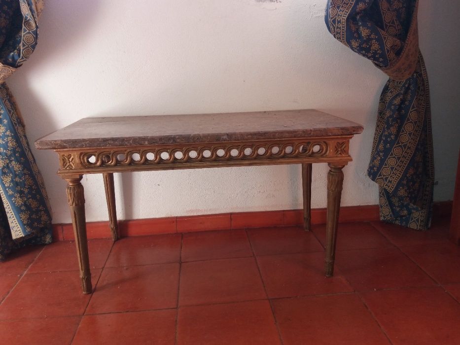 Mesa de apoio em madeira