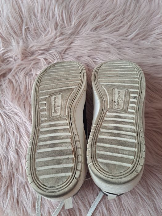 Jasne buty sneakersy