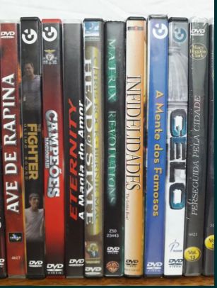 Vários filmes em DVD e VHS