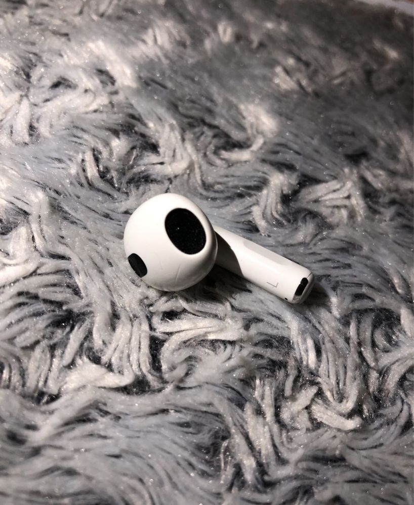 Продам навушник airpods left лівий повністью робочий