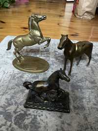 Mosiężne figurki koni