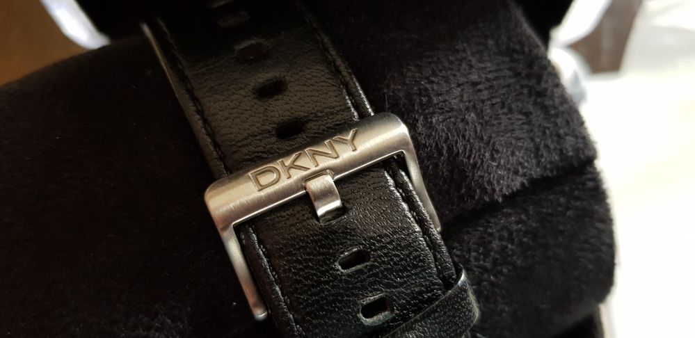 Relógio DKNY rigorosamente novo