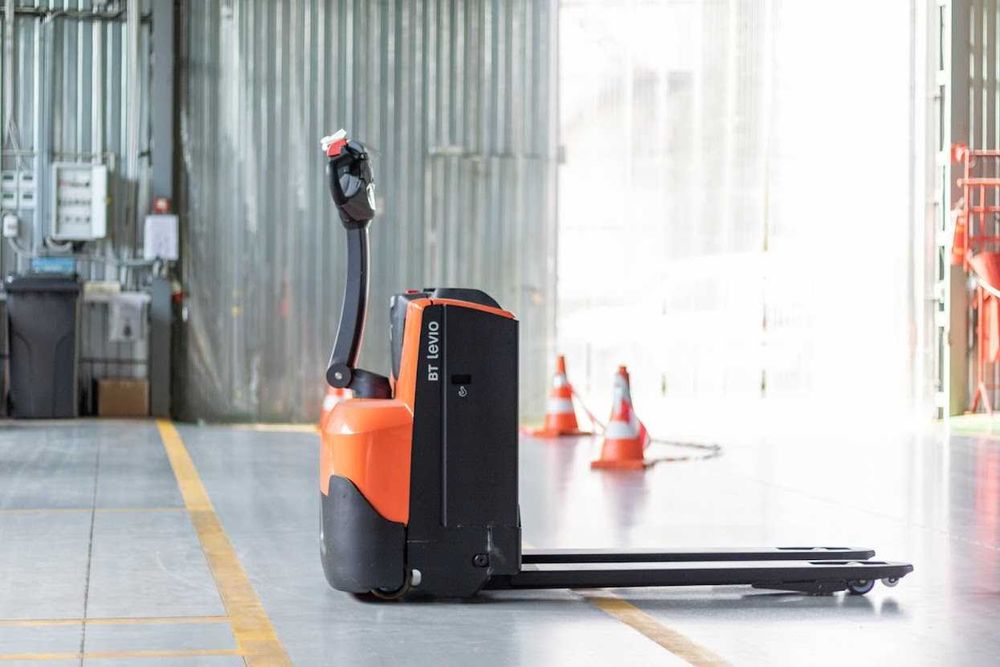 Складська техніка TOYOTA / BT. Штабелери, візки, річтраки, комісіонери