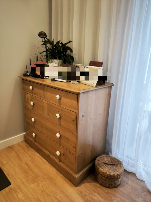 Cómoda da Companhia Inglesa, em pinho nórdico maciço.