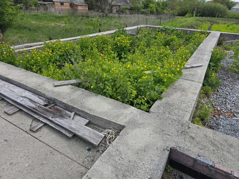 Продаж ділянки в Глибочиці з добротним фундаментом. (26151930)