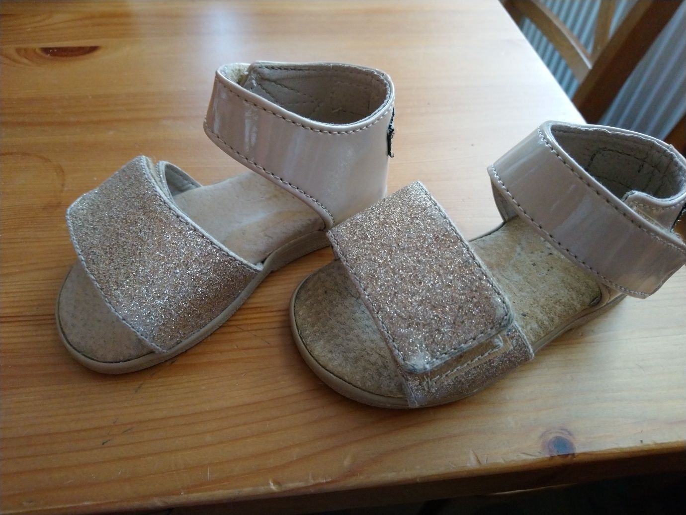 Sandałki beżowe slippers family r. 19-20, wkladka 13 cm