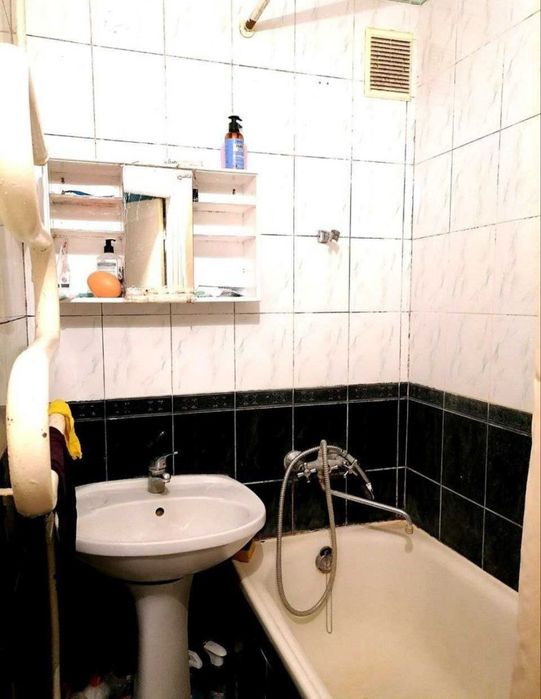 Здам ліжко -місце для проживання дівчини.Василя Червонія.