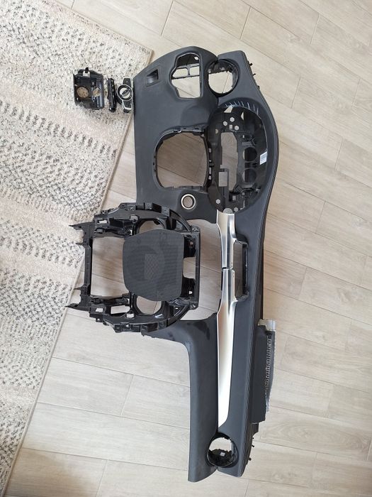 Konsola Mercedes GLC 2023 r+pasy tył przód  Europa