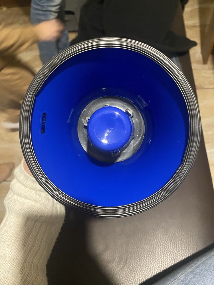 Megafon w kolorze niebieskim