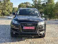 Продам Audi Q7  2015 год