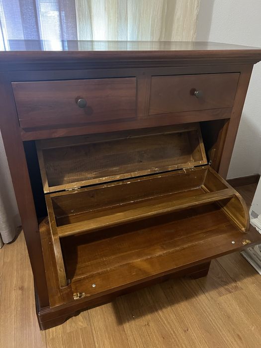 Sapateira em cerejeira