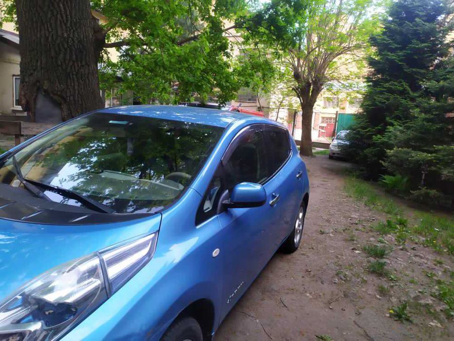 Nissan Leaf 2011 Електромобіль