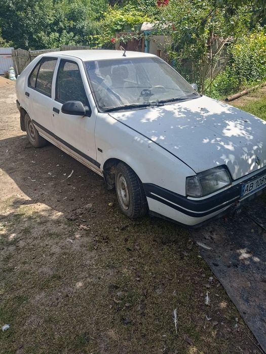 Автомобіль Рено 19