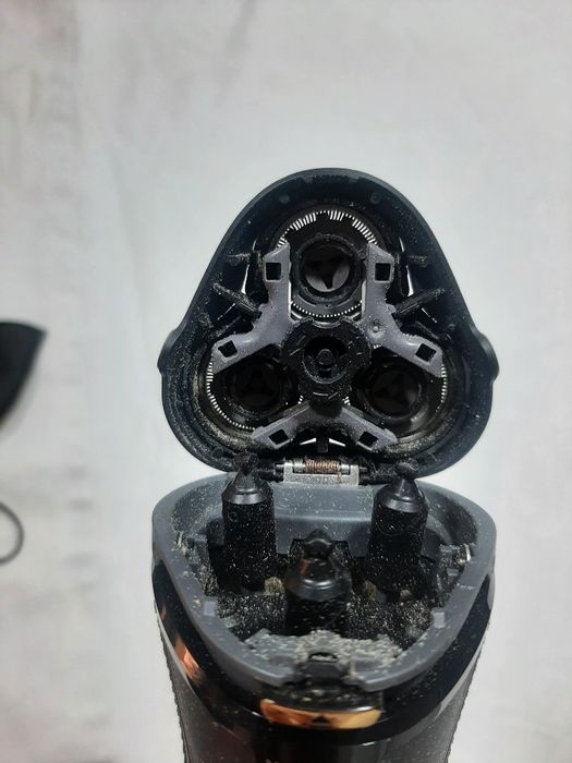 Máquina de barbear Philips com aparador de patilhas