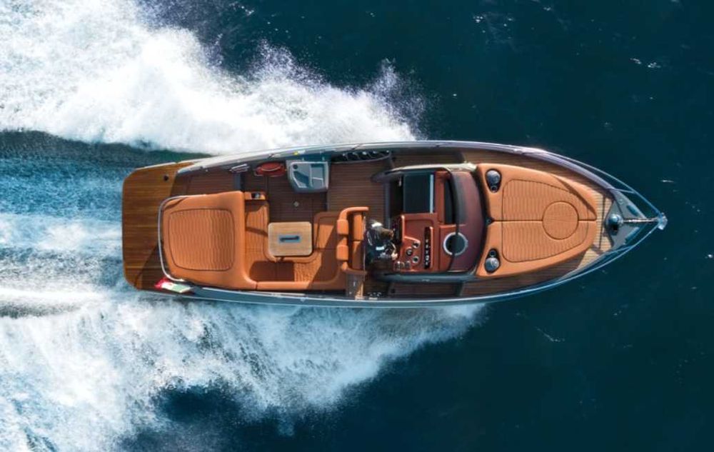 Demo jacht motorowy Cranchi E30  + silniki Volvo Penta V8 350 HP