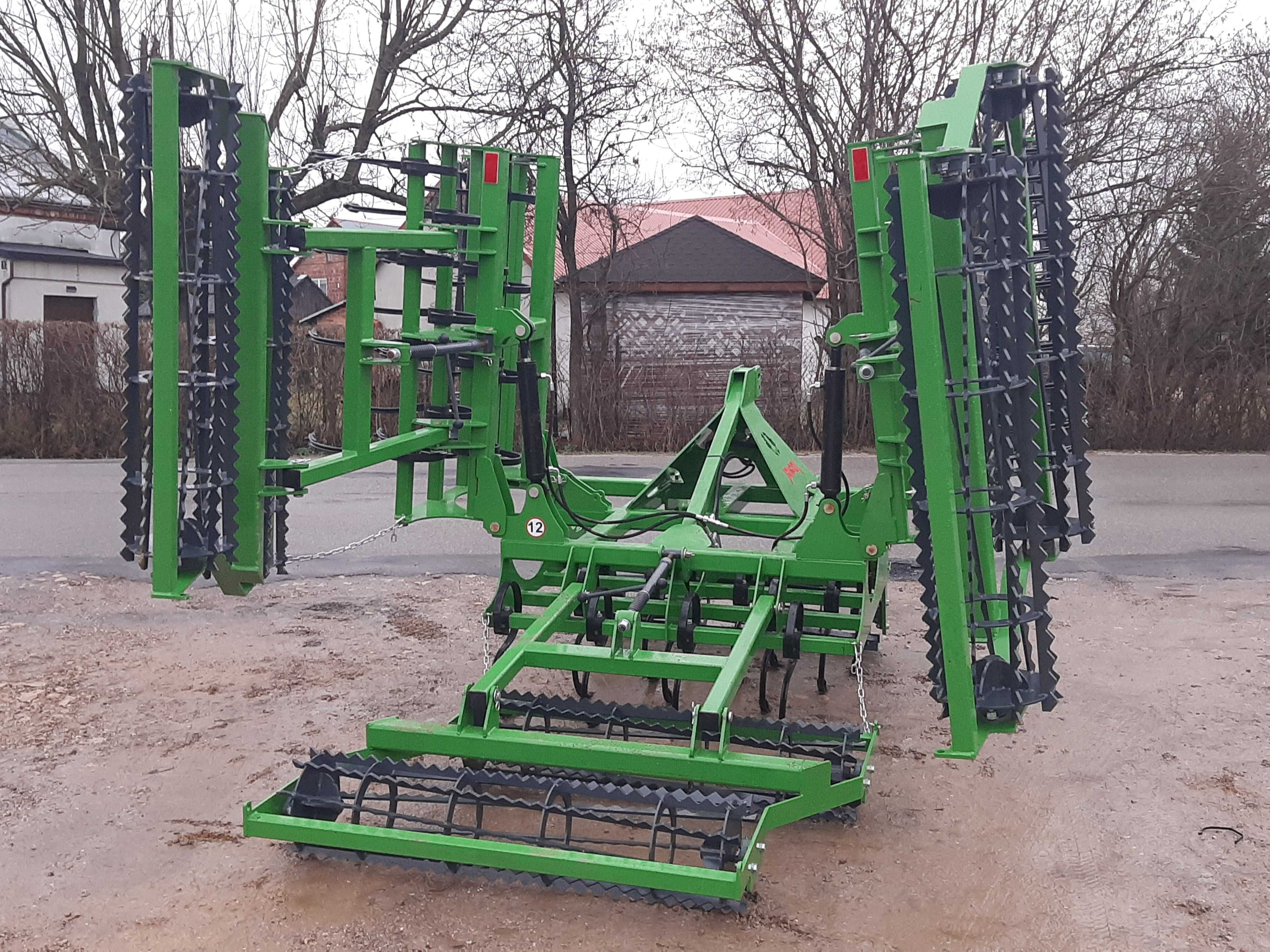 agregat uprawowo przedsiewny/4 rzędy zębów składany hydraulicznie