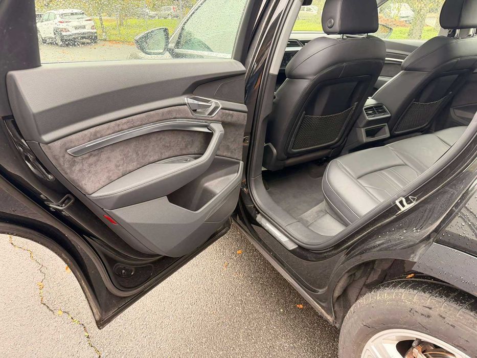 Топчик комплектація Audi e-tron -95 кв.,  21 модельний рік камери 360