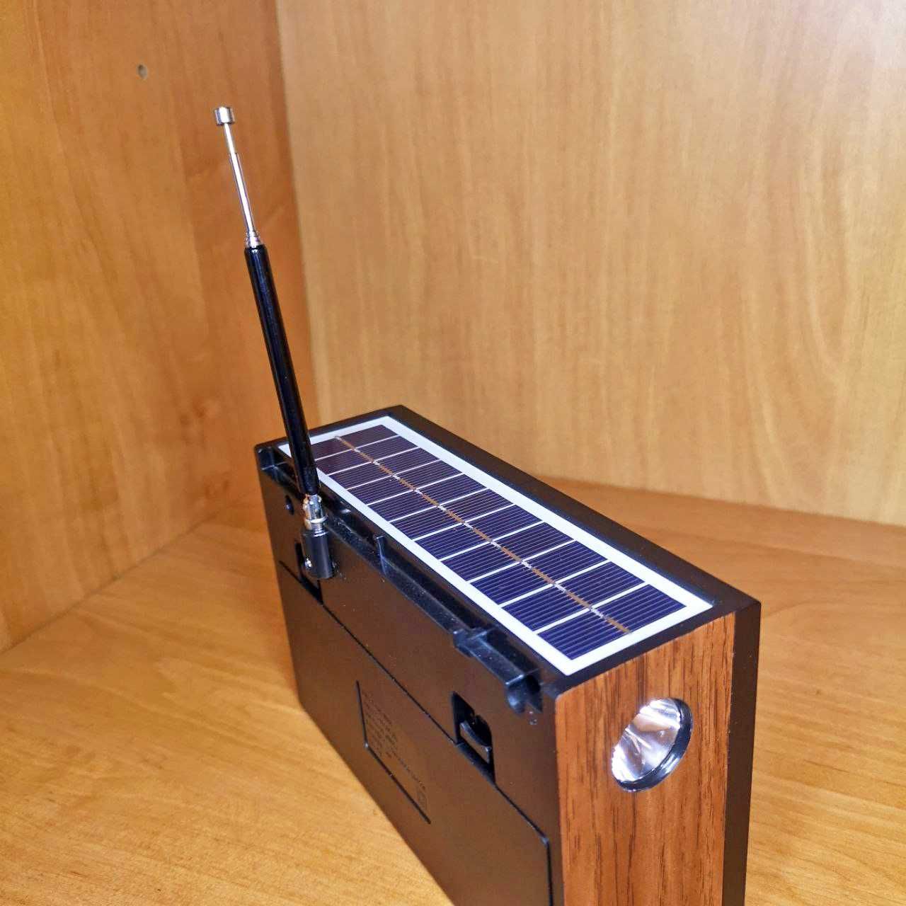 Радіо з сонячною панеллю на акумуляторі/батарейці з блутузом, колонка