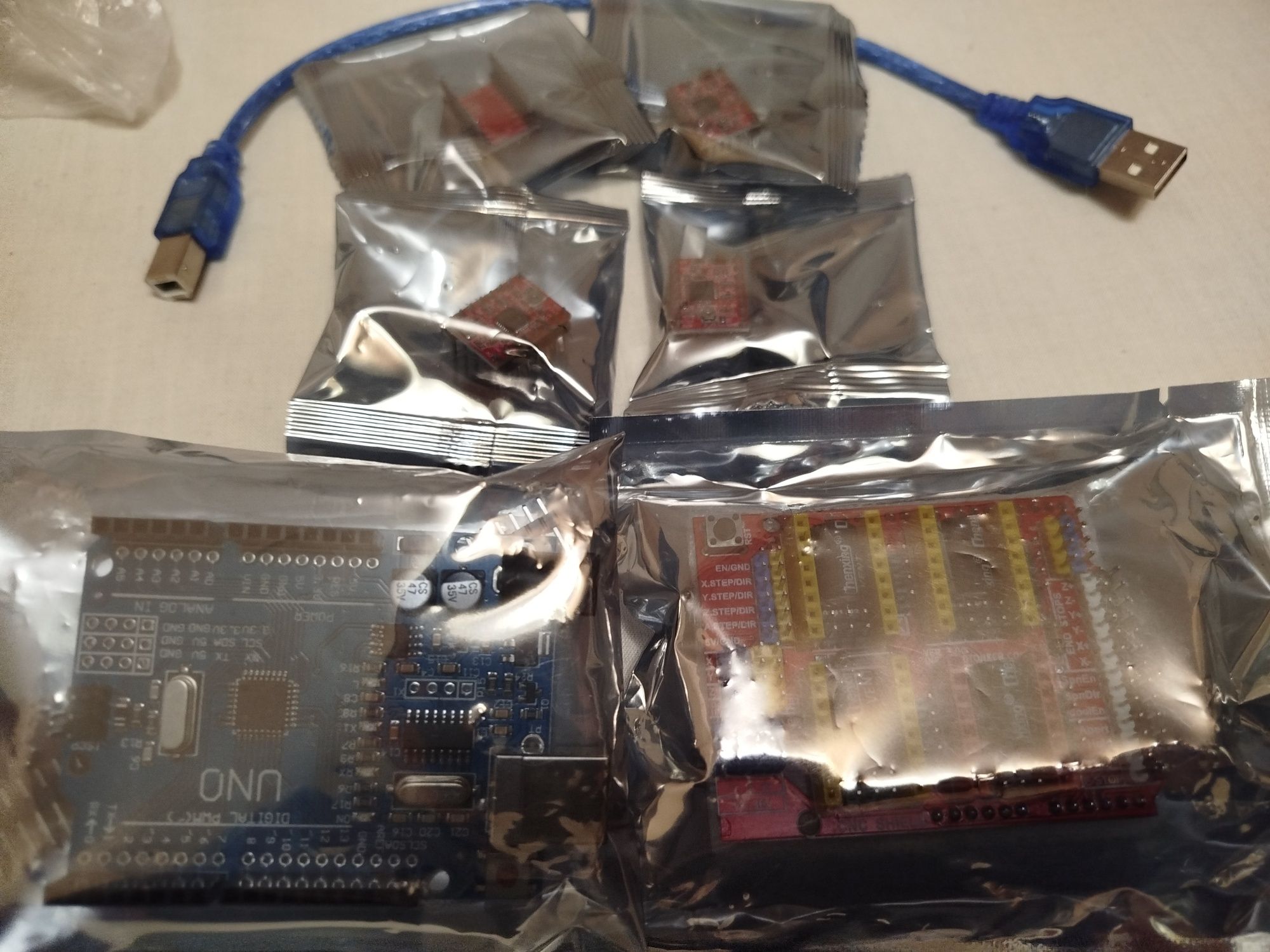 Arduino UNO R3 + CNC shield v3 (шилд ЧПУ) + 4 драйвера