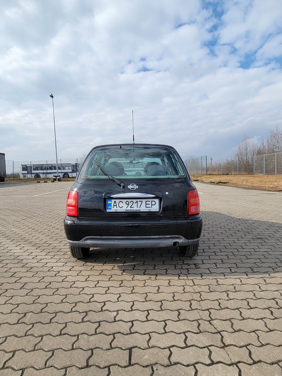Автомобіль Нісан мікра к11