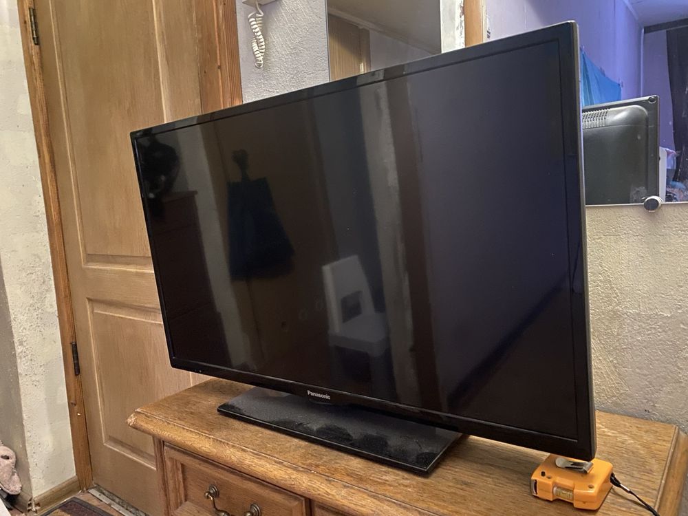 Телевізор Panasonic tx-32cw304 lcd tv